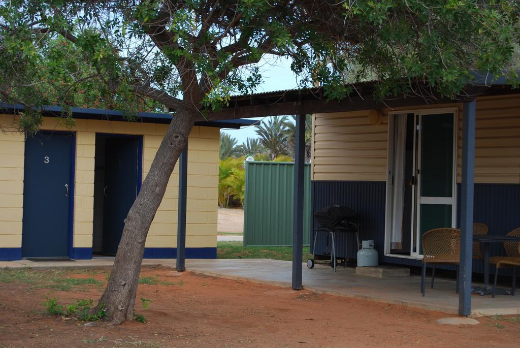 Coral Coast Tourist Park Hotel Carnarvon Room photo