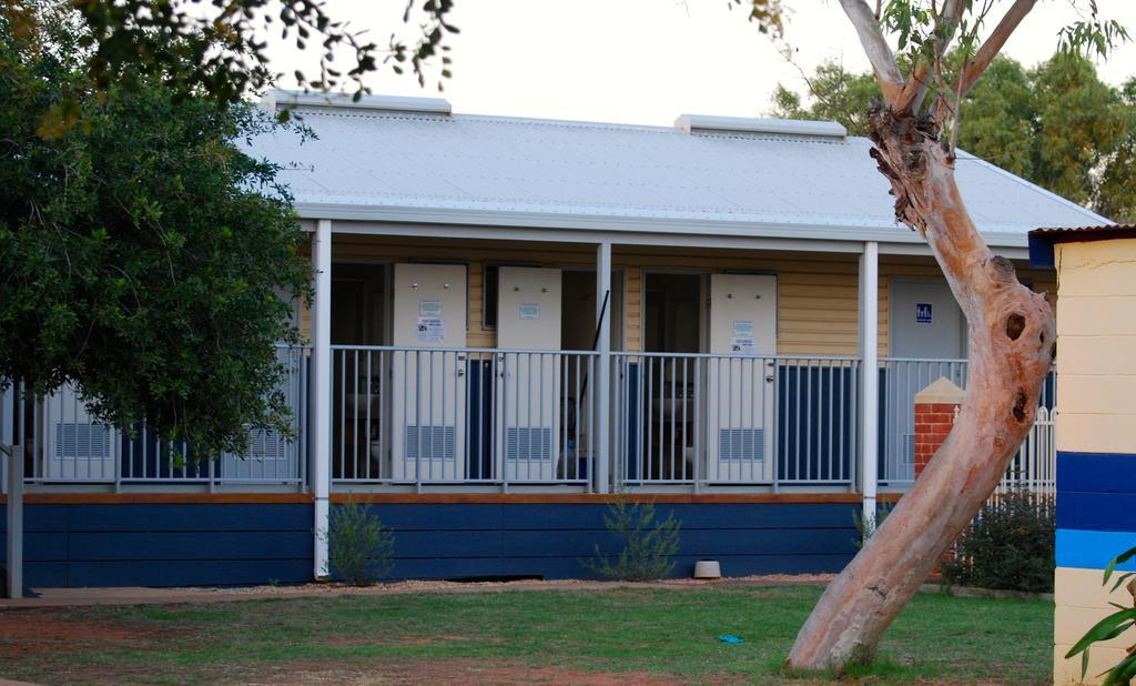 Coral Coast Tourist Park Hotel Carnarvon Room photo